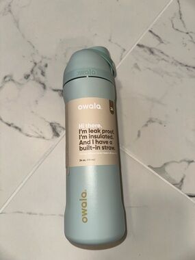 NEW Owala FreeSip 24 oz Water Bottle